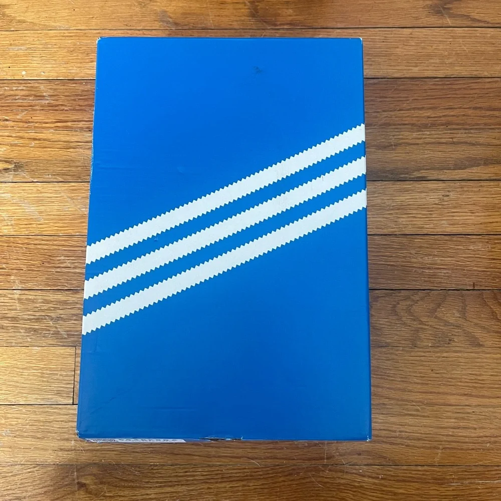 NIB Adidas Women’s Samba OG Sneakers in Brown and White - Picture 5 of 5